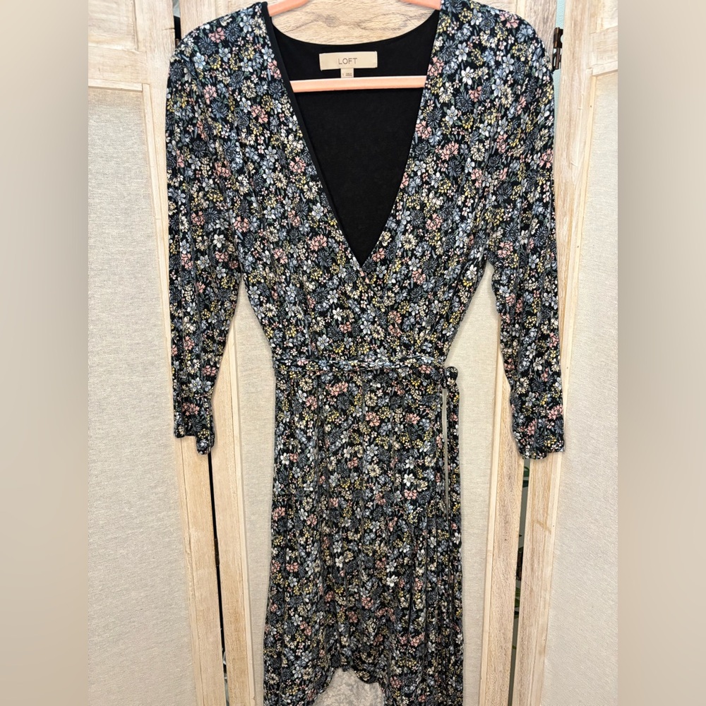 LOFT soft comfy floral wrap mini dress sz L - Picture 3 of 11